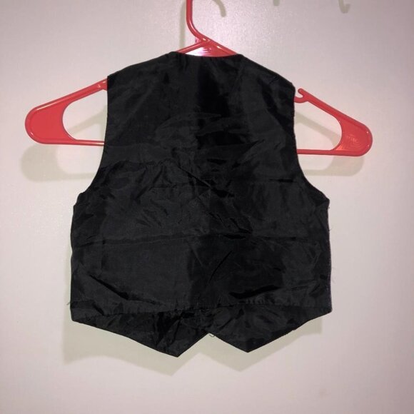 5 for $10 Boy's vest Size 2T - Picture 2 of 3